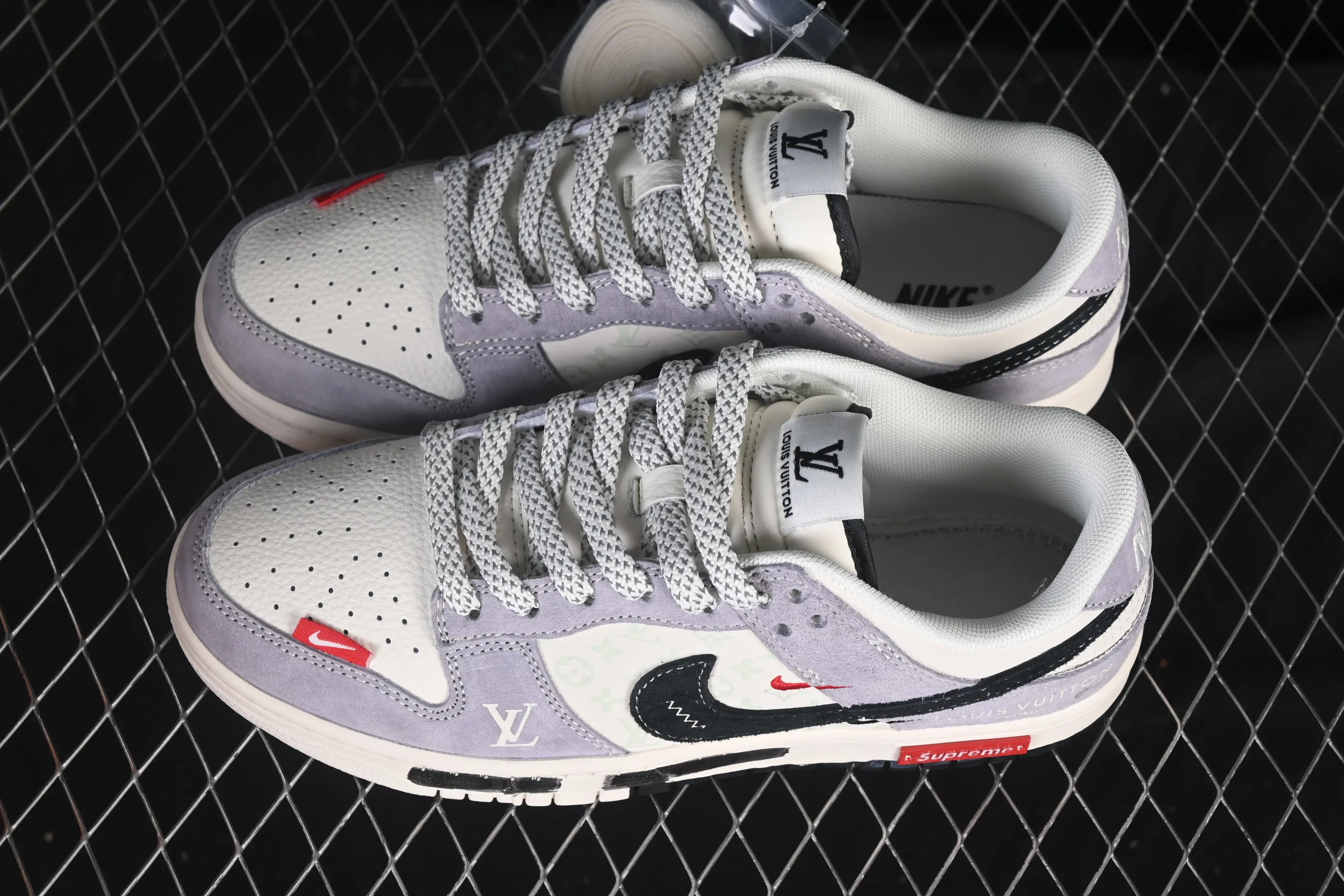 All Categories Nk SB Dunk Series Nk SB Dunk Low High-end Customized Low-top Shoes Nike SB Dunk Low LV Co-branded Double Pin Graffiti Anniversary High-end Customized Low-top Casual Shoes CX5050-Y18